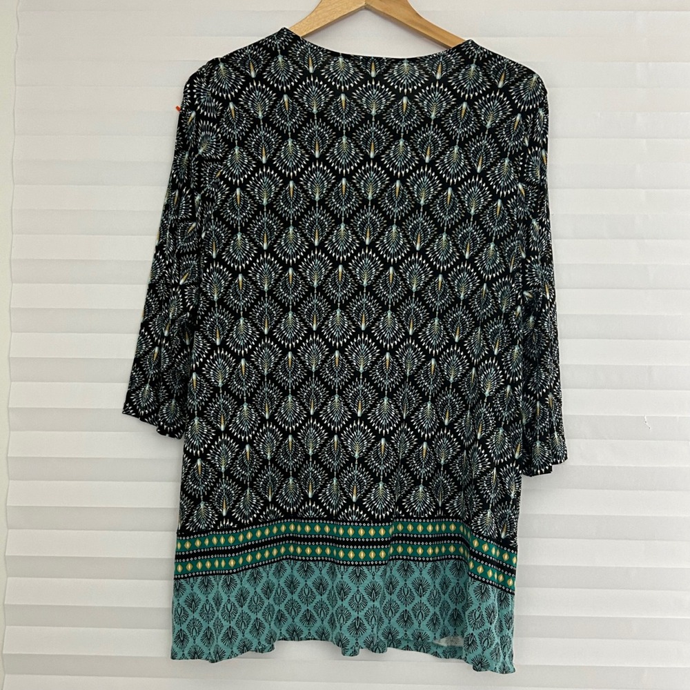 J. Jill Petite Large Peacock Print Henley Tunic Top Teal Black 3/4 Sleeve Rayon - Picture 2 of 10